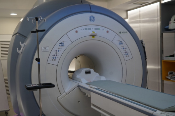 한양병원이 최신형 MRI도입과 함께 전문 의료인력을 확보해 이동 검사에 따른 불편을 해소하고 조기 치료를 할 수 있도록 순기능을 선보이고 있다.<br>